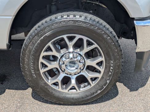 Used 2022 Ford F350 Lariat w/ Lariat Ultimate Package AWD/4WD image 10