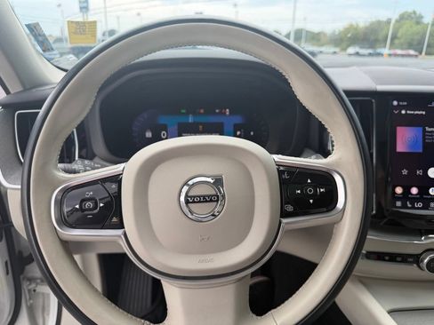 Used 2023 Volvo XC60 B5 Plus AWD/4WD image 11