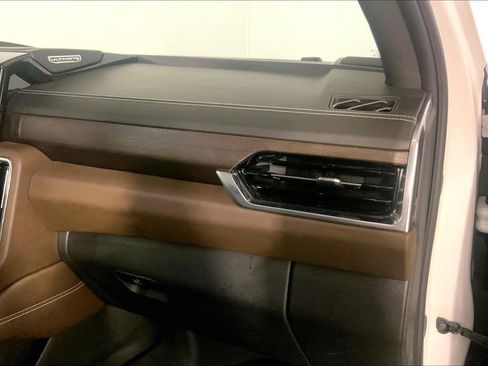 Used 2025 GMC Yukon Denali Ultimate w/ LPO, Floor Liner Package AWD/4WD image 16