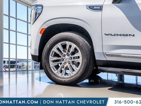 Used 2024 GMC Yukon XL SLT AWD/4WD image 35