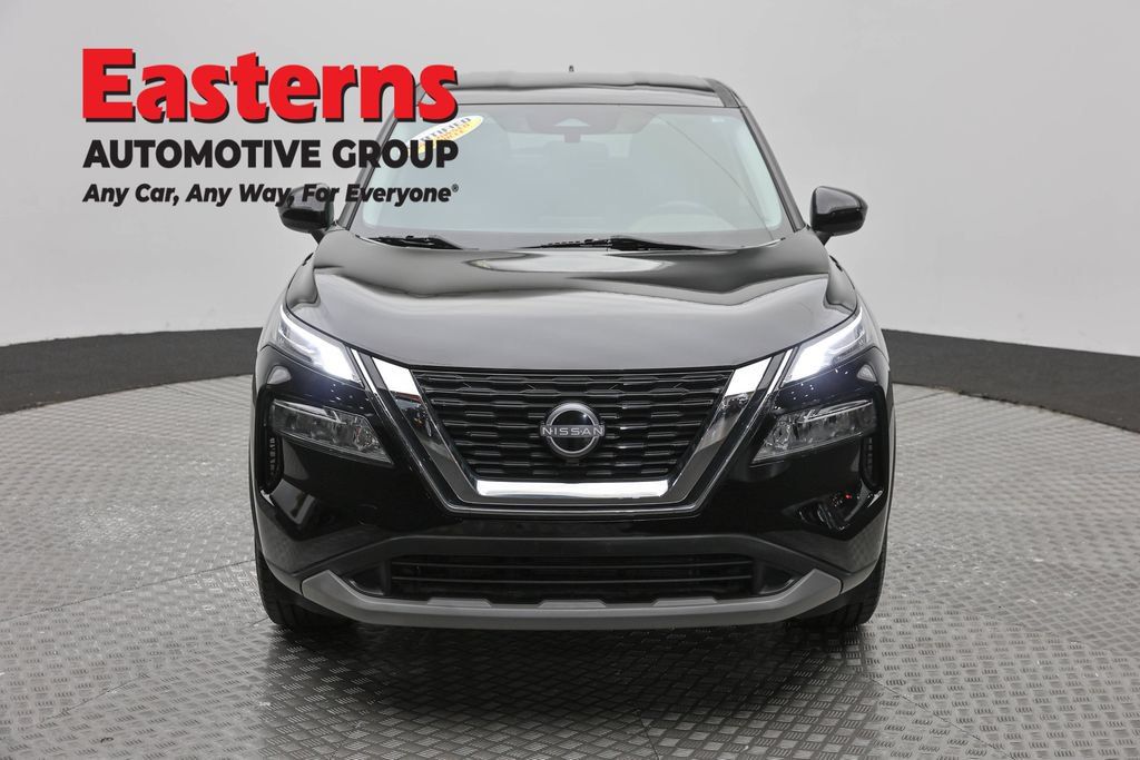 Used 2023 Nissan Rogue SV AWD/4WD image 2