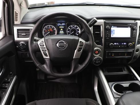 Used 2018 Nissan Titan SV w/ SV Convenience Package image 17