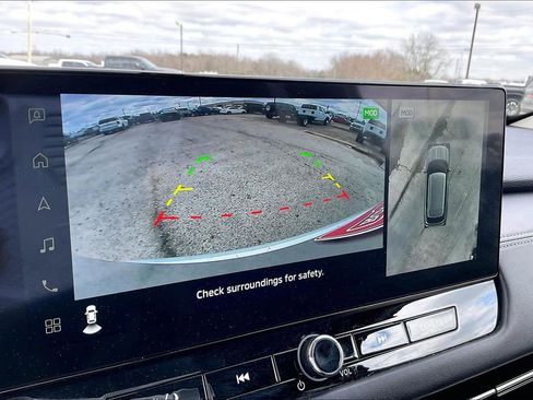 Used 2025 Mitsubishi Outlander SE image 13