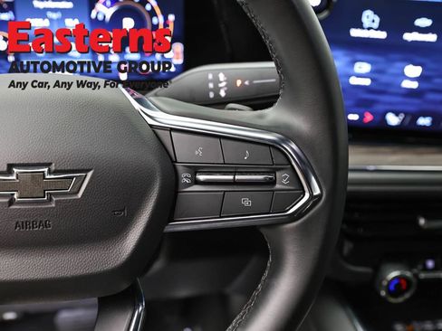 Used 2025 Chevrolet Suburban Z71 AWD/4WD image 16