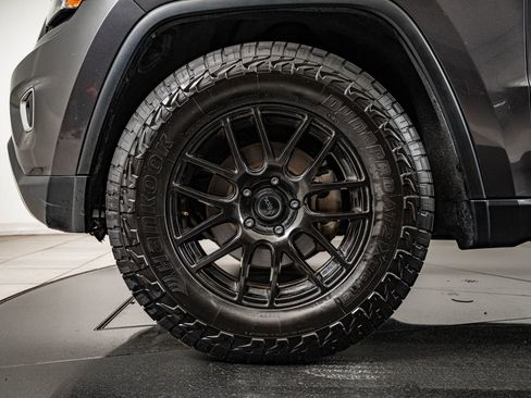 Used 2015 Jeep Grand Cherokee Limited w/ Luxury Group II AWD/4WD image 10