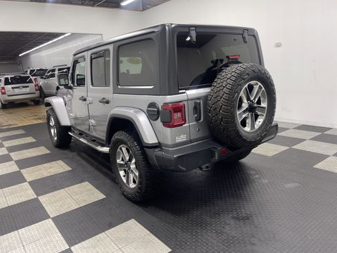 Used 2018 Jeep Wrangler Unlimited Sahara image 2