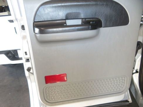 Used 2005 Ford F350 XLT image 21