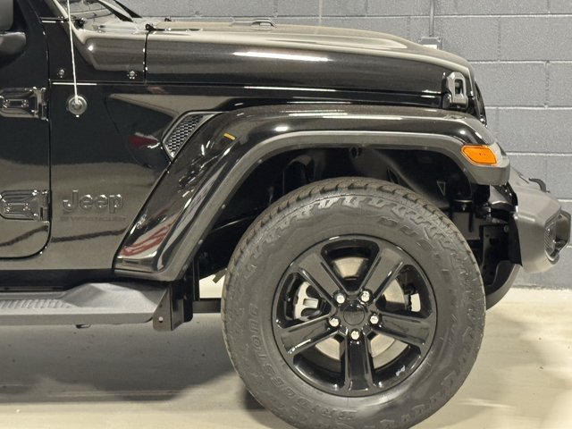 Used 2023 Jeep Wrangler Unlimited Sahara AWD/4WD image 5