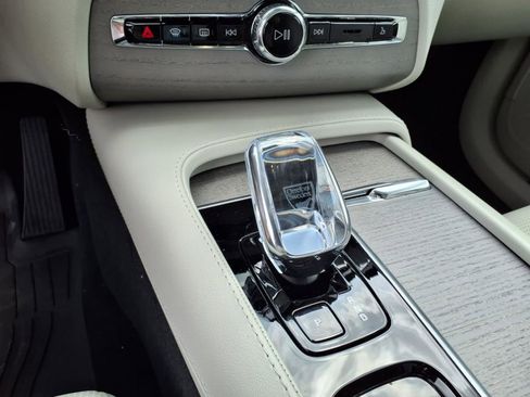 Used 2025 Volvo XC90 T8 Ultra w/ Protection Package Premier image 14
