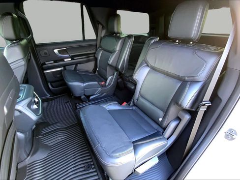 Used 2025 Ford Expedition Platinum w/ Stealth Performance Package AWD/4WD image 21