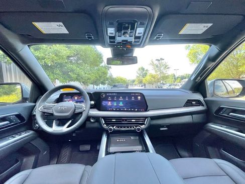 Used 2026 Chevrolet Tahoe Z71 w/ Comfort Package AWD/4WD image 29