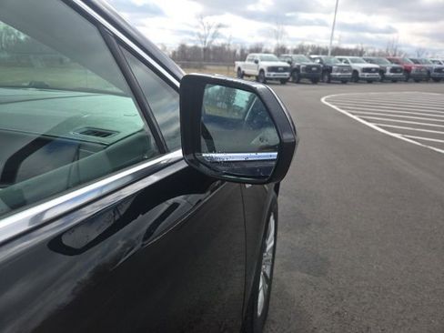 Used 2017 Cadillac XT5 Luxury w/ Driver Awareness Package image 6