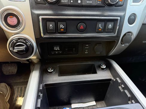 Used 2018 Nissan Titan PRO-4X AWD/4WD image 7