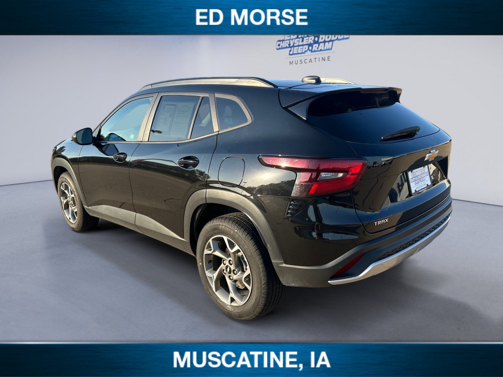 Used 2025 Chevrolet Trax LT FWD image 3