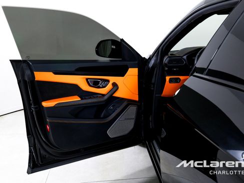 Used 2021 Lamborghini Urus image 10