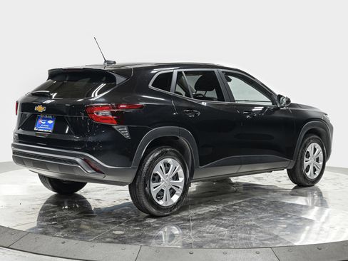 Used 2025 Chevrolet Trax LS FWD image 7