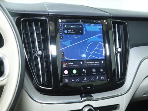 Used 2024 Volvo XC60 B5 Plus AWD/4WD image 27