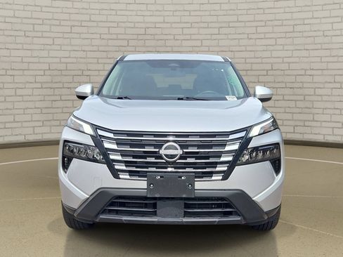 Used 2025 Nissan Rogue SV FWD image 2
