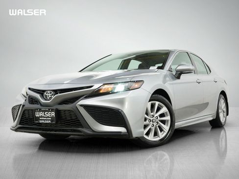 Used 2024 Toyota Camry SE FWD image 1