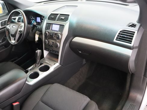 Used 2014 Ford Explorer XLT FWD image 35