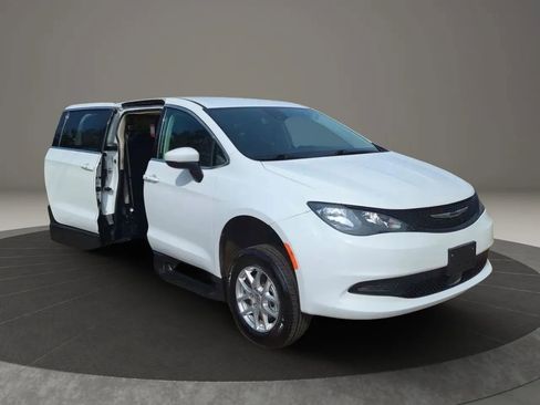 Used 2023 Chrysler Voyager LX FWD image 1