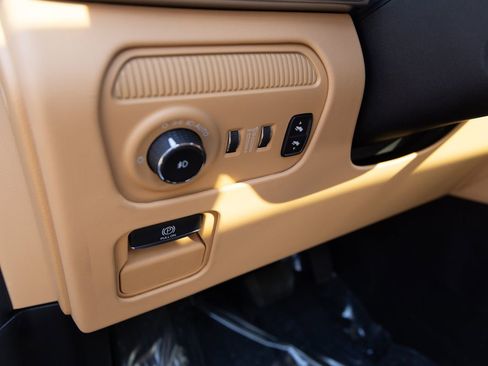 Used 2023 Jeep Grand Wagoneer Series III AWD/4WD image 17