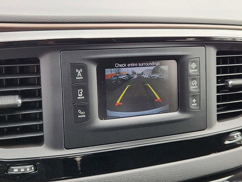 Used 2017 Chrysler Pacifica LX image 17