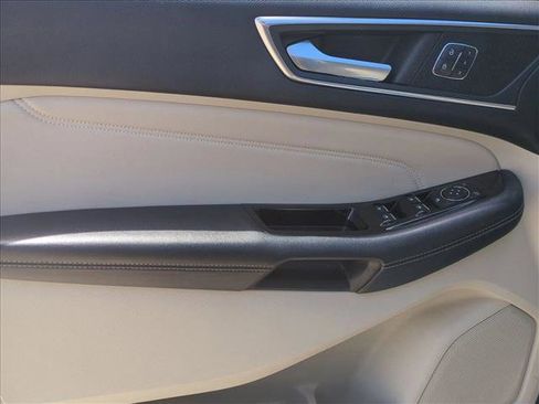 Used 2018 Ford Edge Titanium w/ Equipment Group 301A FWD image 11