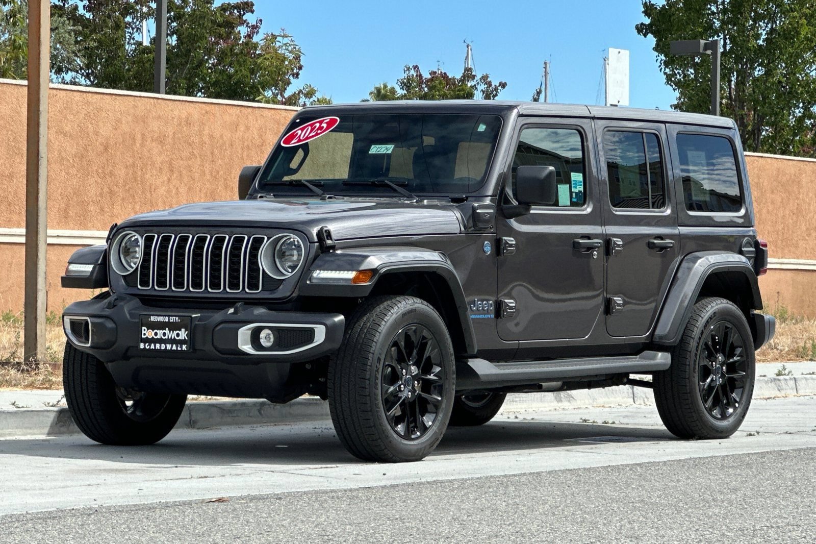 Used 2025 Jeep Wrangler Unlimited Sahara AWD/4WD image 8