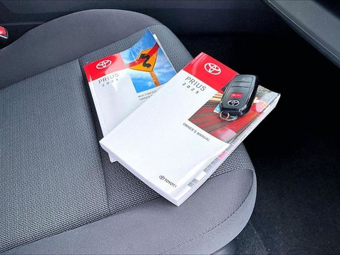 Used 2025 Toyota Prius LE image 11