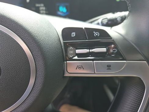Used 2021 Hyundai Elantra Limited FWD image 6