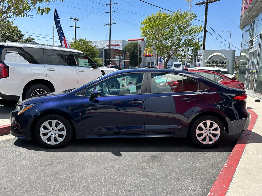 Used 2023 Toyota Corolla LE FWD image 5