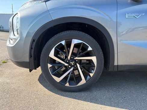 Used 2023 Mitsubishi Outlander 4WD Plug-In Hybrid image 25