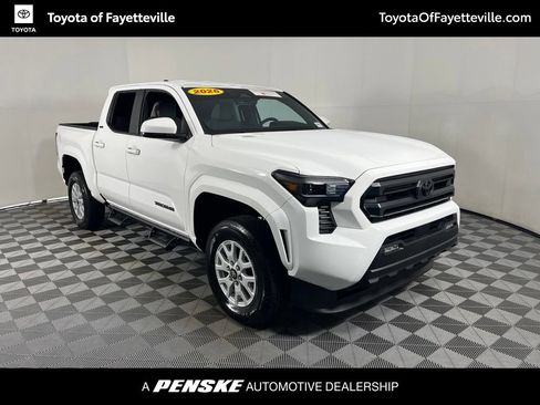 Used 2026 Toyota Tacoma SR5 AWD/4WD image 6