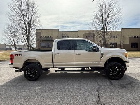 Used 2017 Ford F250 Lariat w/ Lariat Ultimate Package image 5