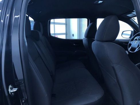 Used 2018 Toyota Tacoma TRD Sport image 16