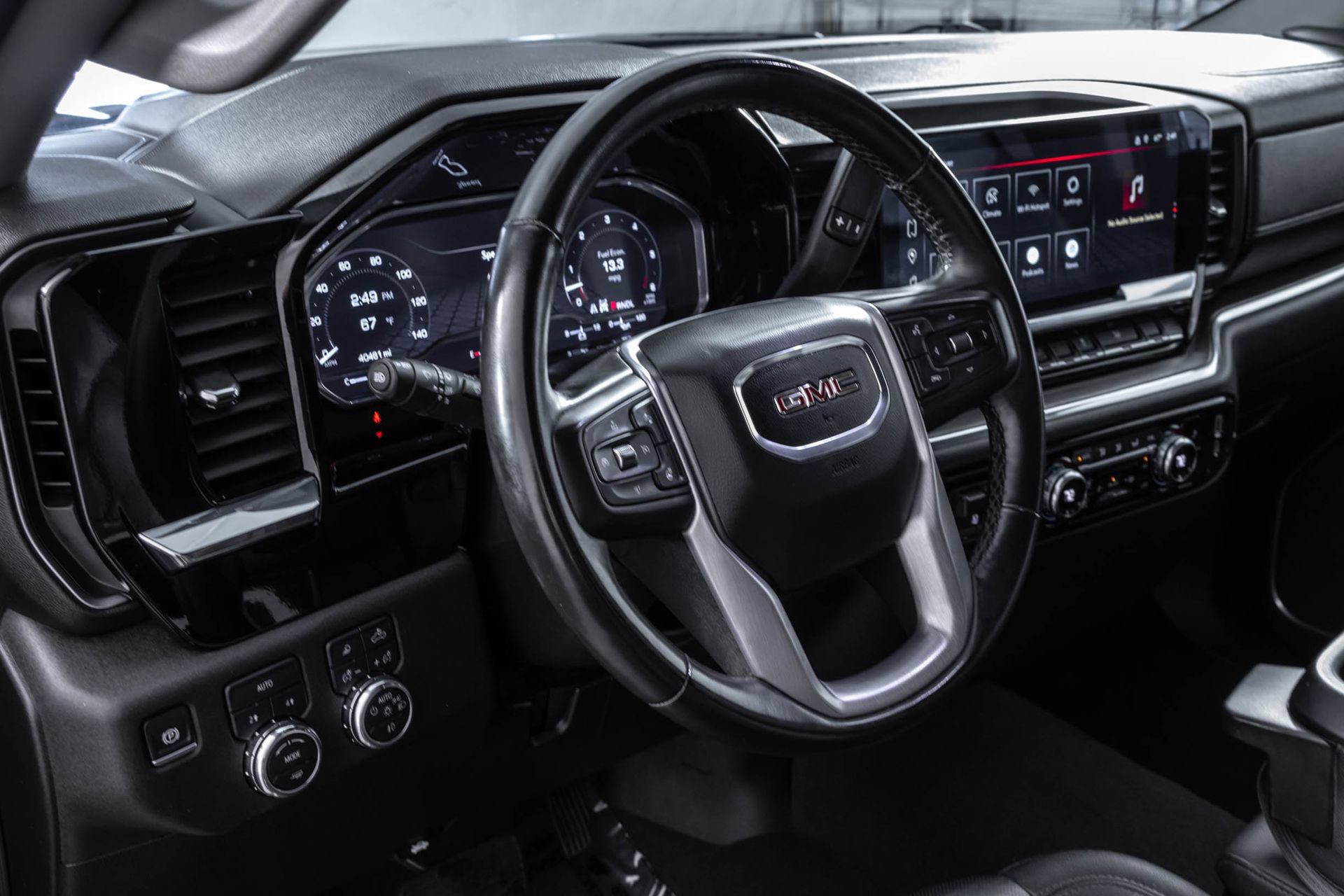 Used 2025 GMC Sierra 1500 SLT AWD/4WD image 34
