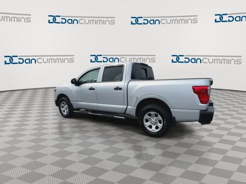 Used 2019 Nissan Titan S image 6
