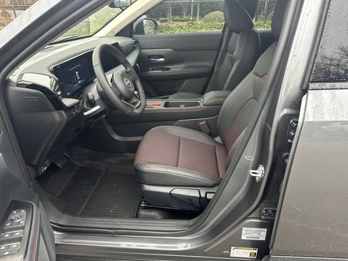 New 2026 Nissan Kicks SR w/ Cold Weather Package FWD image 9