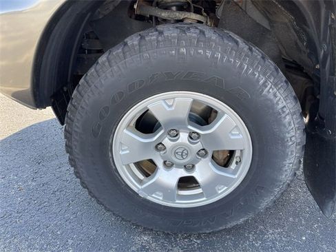 Used 2014 Toyota Tacoma 4x4 Access Cab image 10