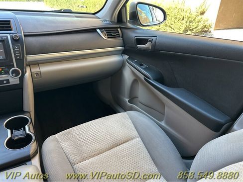Used 2012 Toyota Camry LE image 19