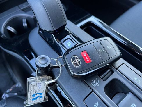 Used 2025 Toyota Prius LE image 22