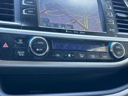 Used 2016 Toyota Highlander XLE AWD/4WD image 18