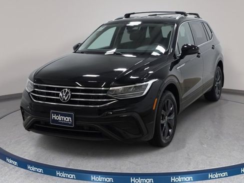 Used 2022 Volkswagen Tiguan SE AWD/4WD image 1