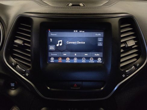 Used 2019 Jeep Cherokee Latitude Plus FWD image 25