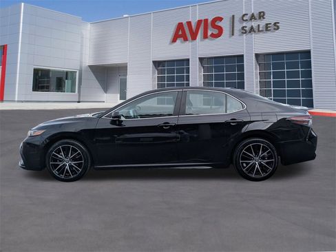 Used 2024 Toyota Camry SE image 10