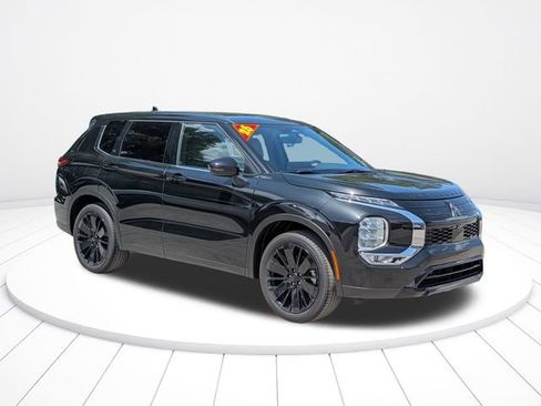 New 2026 Mitsubishi Outlander LE FWD image 2