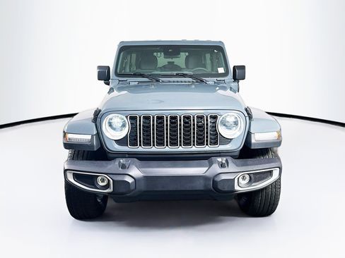 Used 2025 Jeep Wrangler Unlimited Sahara AWD/4WD image 2