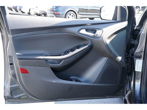 Used 2018 Ford Focus SE image 14