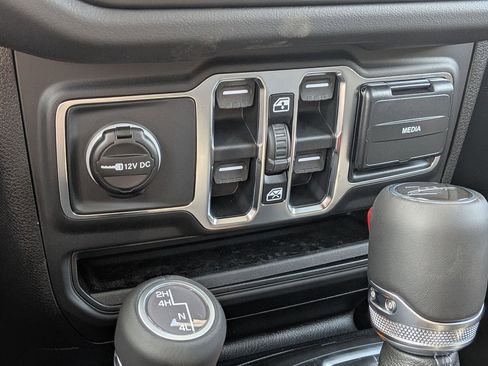 New 2026 Jeep Gladiator Sport AWD/4WD image 14